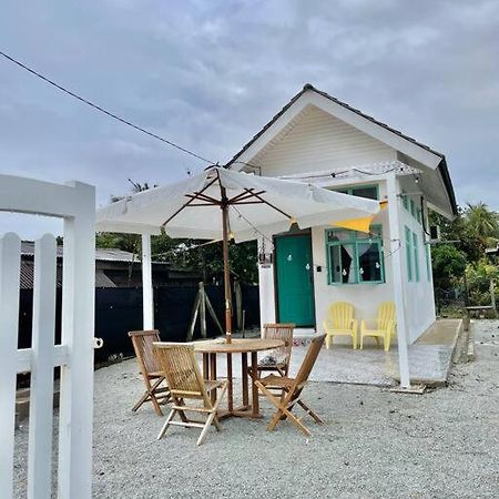 Вилла Sea Kecil Tiny House Near Jetty Of Kuala Besut Kampong Nail Экстерьер фото