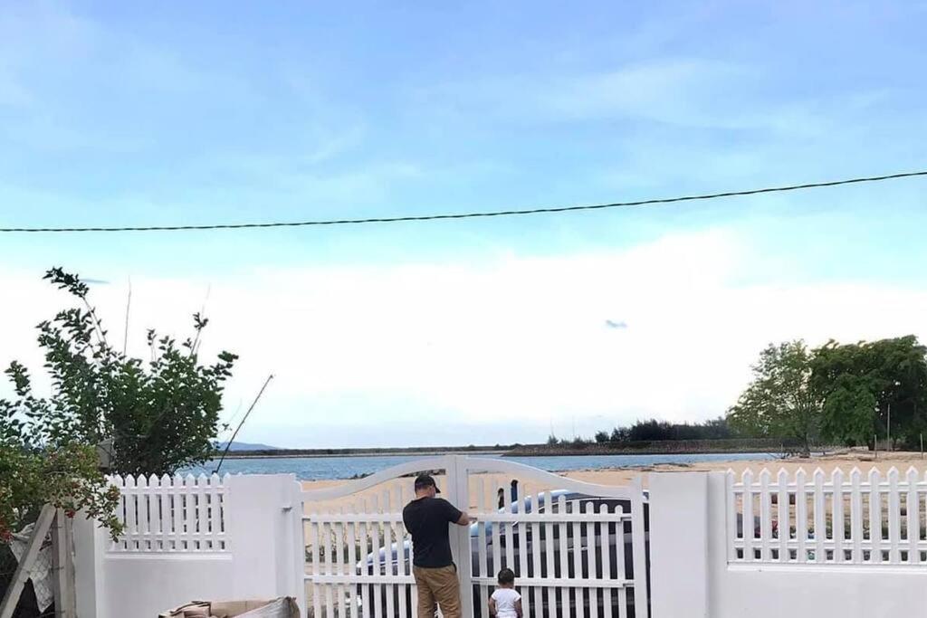 Вилла Sea Kecil Tiny House Near Jetty Of Kuala Besut Kampong Nail Экстерьер фото